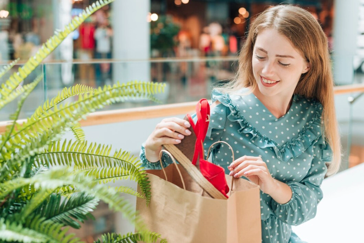 women carrying eco friendly paper bag